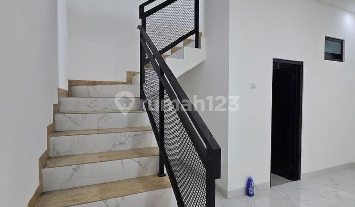 Rumah Baru Siap Huni Dua Lantai Dalam Komplek di Cipinang Jaya 2