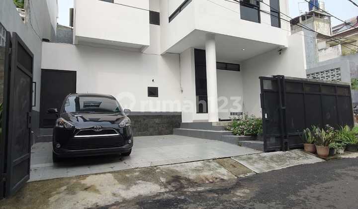 Rumah Bagus Dalam Komplek Siap Huni 2 Lantai di Area Rawamangun Rumah Bagus Dalam Komplek Siap Huni 2 Lantai di Area Rawamangun