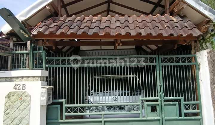 Rumah Second siap huni dalam Komplek strategis di Cempaka Putih 2