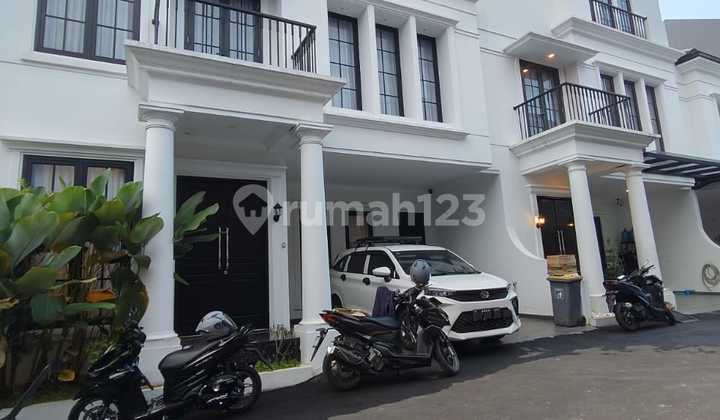 Turun Harga Rumah Mewah 3 Lantai Siap Huni di Setu Cipayung Turun Harga Rumah Mewah 3 Lantai Siap Huni di Setu Cipayung