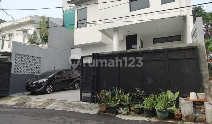 Rumah Bagus Siap Huni 2 Lantai Dalam Komplek di Rawamangun 2