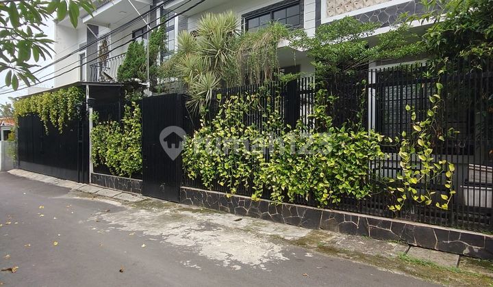 Rumah Mewah Second siap huni 2 lantai di Bambu Apus Cipayung 