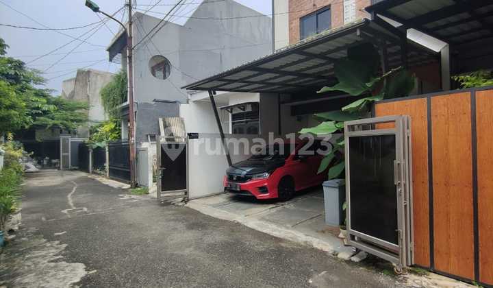 Rumah Second Bagus Siap Huni Strategis 2 Lantai di Duren Sawit Rumah Second Bagus Siap Huni Strategis 2 Lantai di Duren Sawit