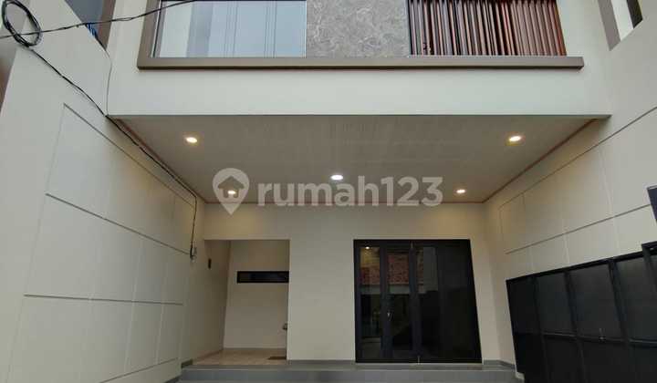 Rumah Baru Minimalis Siap Huni 3 Lantai Strategis di Rawamangun