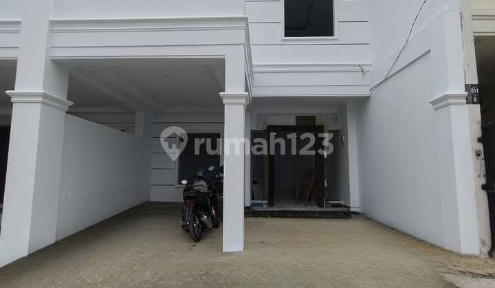 Rumah Baru 2,5 Lantai siap huni dalam komplek di Pondok Kelapa Rumah Baru 2,5 Lantai siap huni dalam komplek di Pondok Kelapa