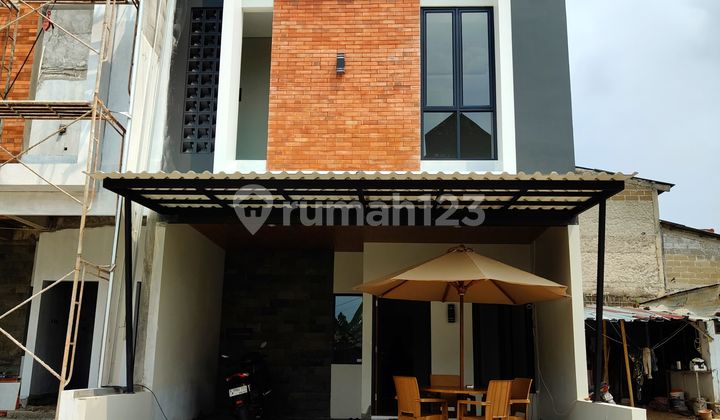Rumah Baru 2,5 Lantai Siap Huni dalam Cluster di Cibubur Ciracas 