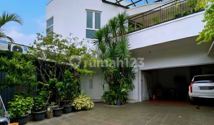 Rumah Mewah Siap Huni 2 Lantai di Pondok Indah Jakarta Selatan Rumah Mewah Siap Huni 2 Lantai di Pondok Indah Jakarta Selatan