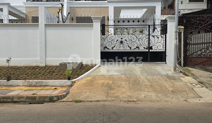 Rumah Baru Desain Classic Modern dalam Komplek di Duren Sawit Rumah Baru Desain Classic Modern dalam Komplek di Duren Sawit