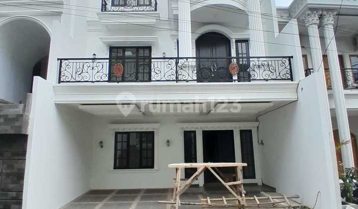 Rumah Mewah 3 Lantai Kokoh Siap Huni Strategis di Kebagusan 2