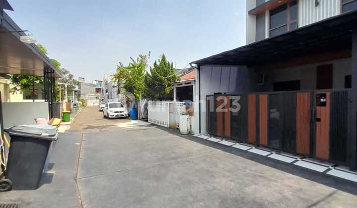 Rumah Baru Siap Huni Strategis Dalam Cluster di Jakasampurna 2