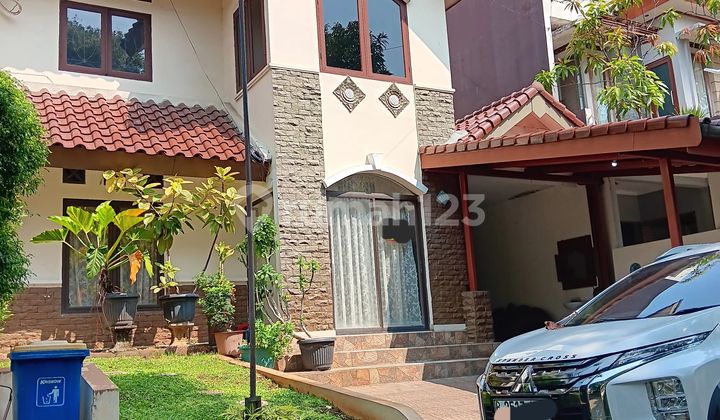 Well-Maintained Second House Ready to Occupy, Lush & Comfortable in Jatibening Baru 2