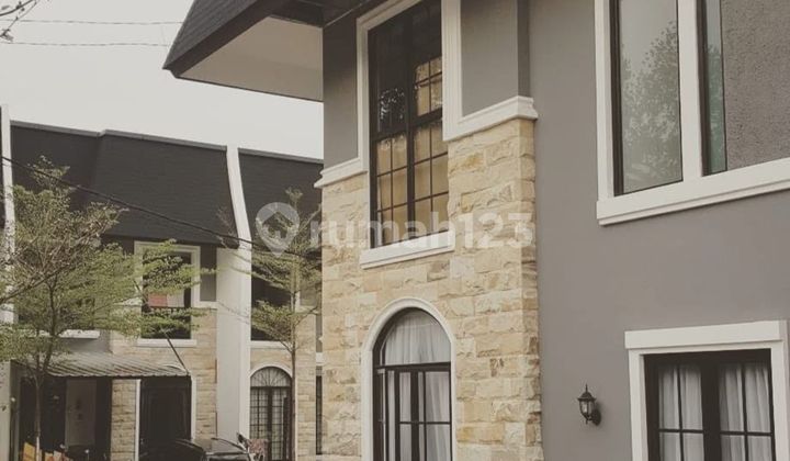 Rumah Murah terawat siap huni 2 lantai strategis di Jatikramat 2