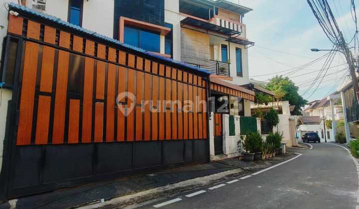 Turun Harga Rumah Mewah Siap Huni 3 Lantai di Pondok Kelapa 2
