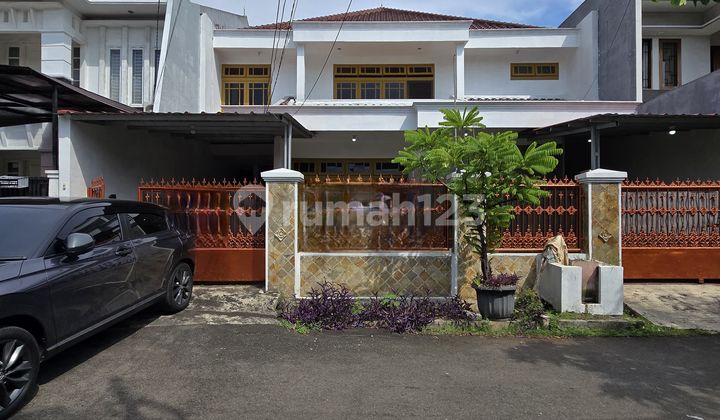 Rumah Second siap huni 2 lantai dalam Komplek di Pondok Bambu  