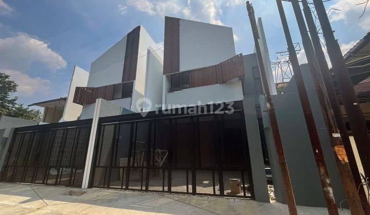 Rumah Mewah Bagus 2 Lantai Siap Huni Kokoh di Pondok Bambu  1