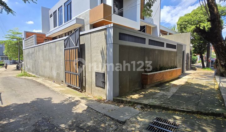 Rumah Mewah Modern Scandi Posisi Hook Non Cluster di Duren Sawit Rumah Mewah Modern Scandi Posisi Hook Non Cluster di Duren Sawit