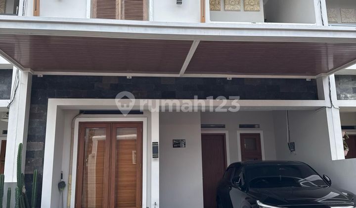 Rumah Second Bagus siap huni dalam Cluster di Jatibening Baru