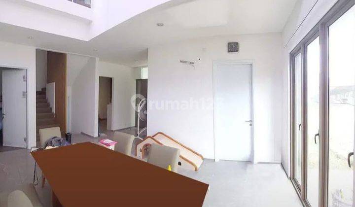 Rumah baru 2 lantai di Puri 11 penjagaan satpam 24 jam 2