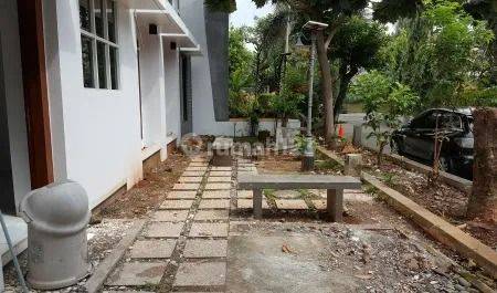 Rumah hoek selatan timur dalam perumahan Permata Mediterania 2