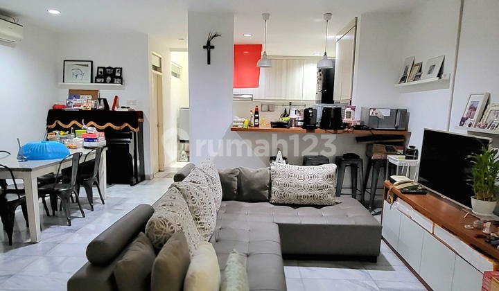 Rumah Intercon Jakbar 2.5 Lantai Rumah Intercon Jakbar 2.5 Lantai