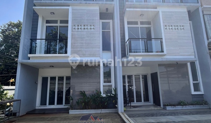 Rumah Brand New 3 Lantai Adam Malik Residence, Cipadu