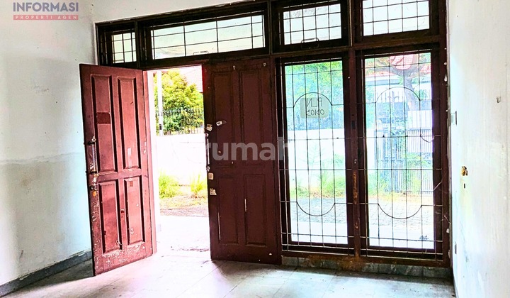 Rumah Perlu Renovasi Lokasi Bagus Perumahan Intercon Jakbar 2