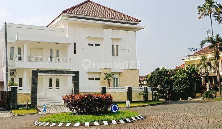 RUMAH HOOK MINIMALIS MODERN 2 LANTAI DI ISTANA DIENG KOTA MALANG 1