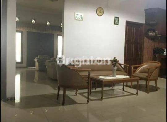 Jual Rumah Bagus Siap Huni 2 Lantai di Jalan Raya Sawojajar 1 2