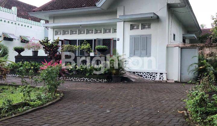 RUMAH STRATEGIS KLASIK KOLONIAL DI JALAN POROS GONDANGLEGI KAB MALANG 1