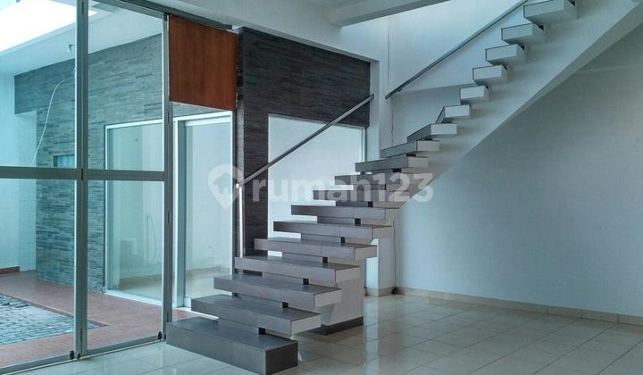 Strategic Shop House in Pasar Besar Kasin, Klojen District, Malang 2