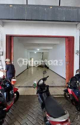 Strategic Shop House on Raya Laksda Adi Sucipto Street, Blimbing, Malang 2