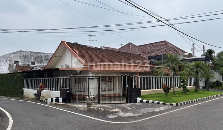 Rumah Hook Jual Buah-buahan Malang