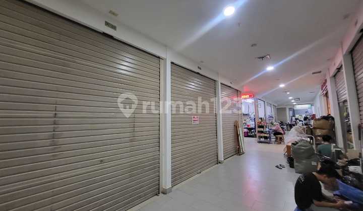 Madison Park Kiosk Near Central Park Mall, Orchid Garden