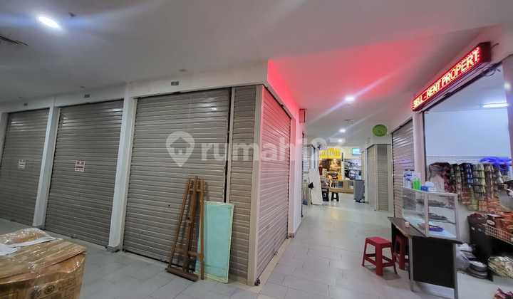 Madison Park Kiosk Near Central Park Mall, Orchid Garden