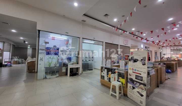 Madison Park Kiosk Near Central Park Mall, Orchid Garden, Toll Road, Campus, Hospital