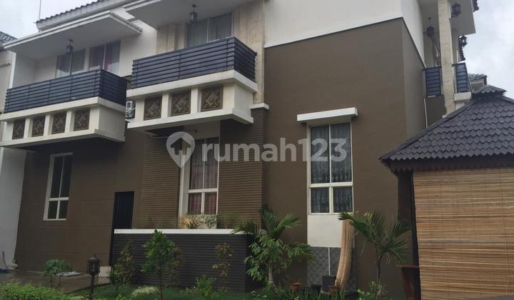 Rumah Elite Di Hook Dengan Pool Dalam Cluster Victoria Garden Bekasi