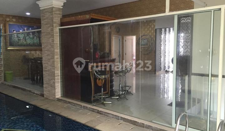Rumah Elite Di Hook Dengan Pool Dalam Cluster Victoria Garden Bekasi 2