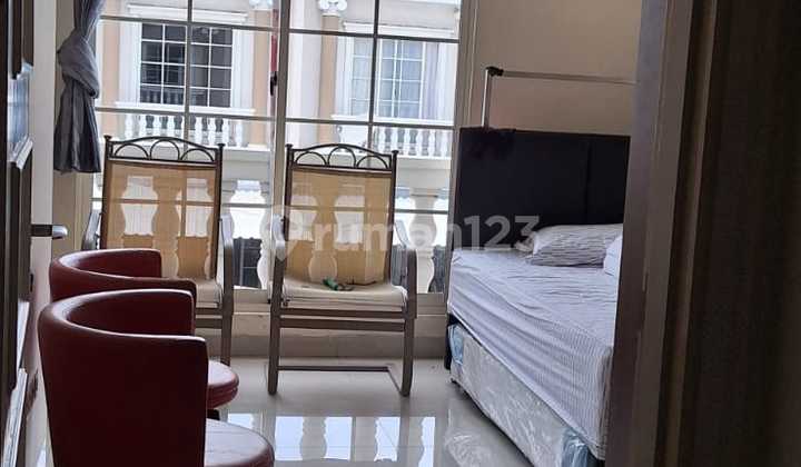 For Sale 2-Story House Greenlake