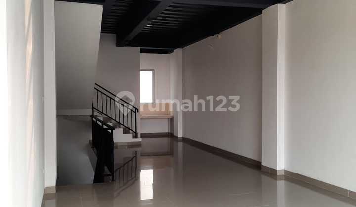 For Rent: Three-Story Twin Shophouse in Brand New Condition, Ready for Use in Gading Serpong. For Rent: Three-Story Twin Shophouse in Brand New Condition, Ready for Use in Gading Serpong.
