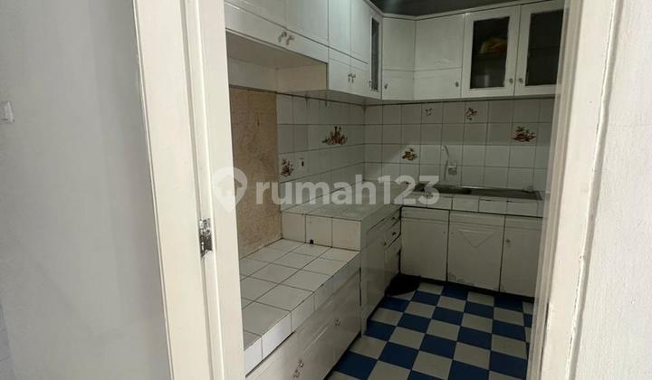 Modern Minimalist 2-story house, ready to live in, well-maintained, comfortable and safe environment. 2