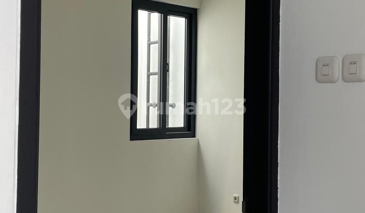 Rumah 2lt - Bangunan Minimalis Modern,siap huni di Meland Puri - Jakarta Barat