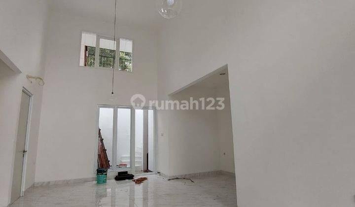 Rumah Minimalis Modern Seling Rumah Tinggi bangunan Baru Siap Huni.  1