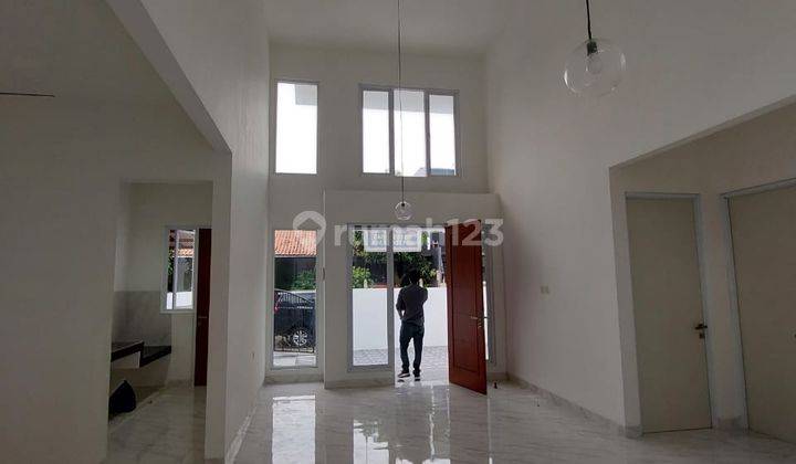 Rumah Minimalis Modern Seling Rumah Tinggi bangunan Baru Siap Huni.  2