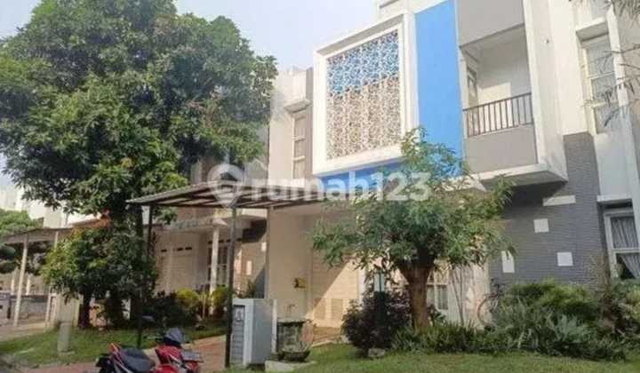 Modern Minimalist House (2 Floors), beautiful and well-maintained in Summarecon, Gading Serpong. 1