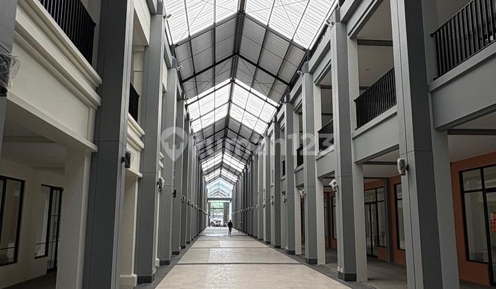 For Rent 3-Story Shop House Hudson Arcade Boulevard Ready to Use Still Fresh Gading Serpong For Rent 3-Story Shop House Hudson Arcade Boulevard Ready to Use Still Fresh Gading Serpong