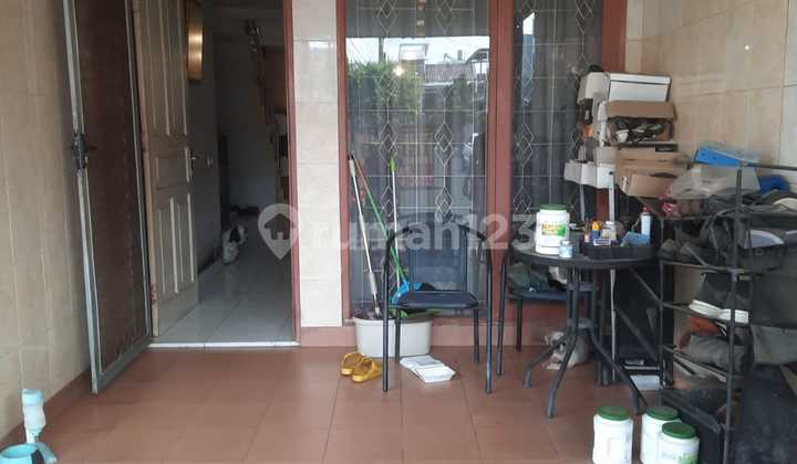 Rumah Minimalis Modern 1,5Lt dalam Komplek Taman Semanan Indah