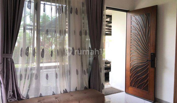 Rumah Cantik 3lantai ,Minimalis Modern , Sangat Terawat, Cantik , Semi Furnish 1