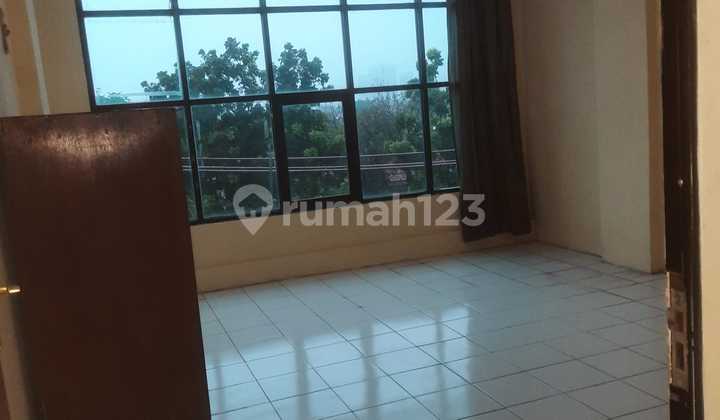 Ruko  3lt di pingggir jalan raya sangat setrategis dan ramai - Kalideres - Jakarta Barat