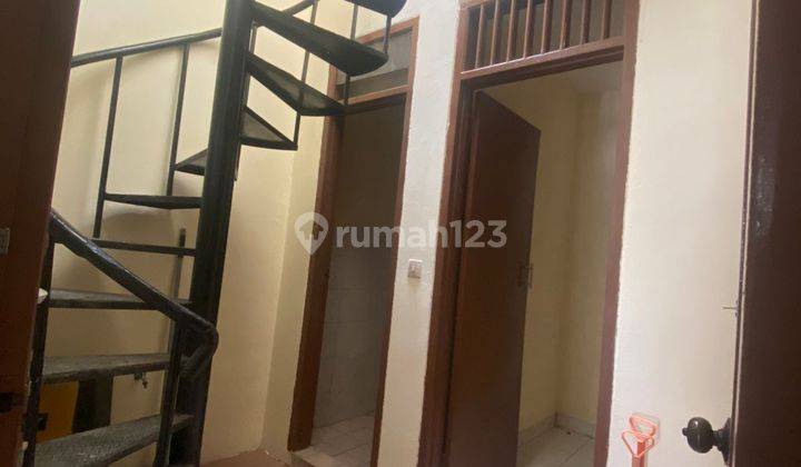 Rumah 2 Lantai Siap Huni di Taman Surya 5 Jakarta Barat Strategis 2