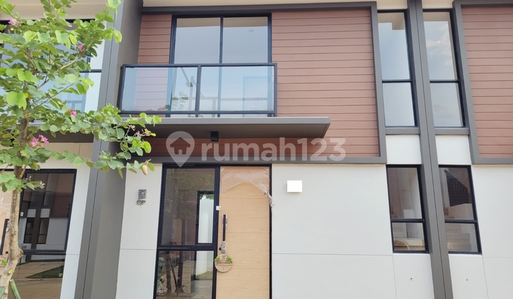 Ready-to-Live House in Cendana Peak Lippo Karawaci, Strategically Located